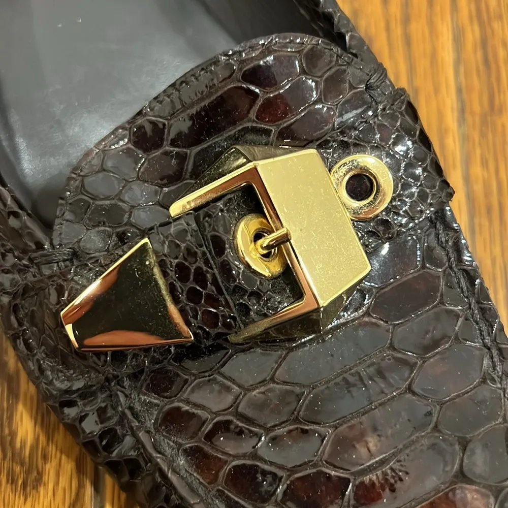 STUART WEITZMAN Crocodile Patent Leather Gold Mary Jane Buckle Flats Size 7M - Image 11