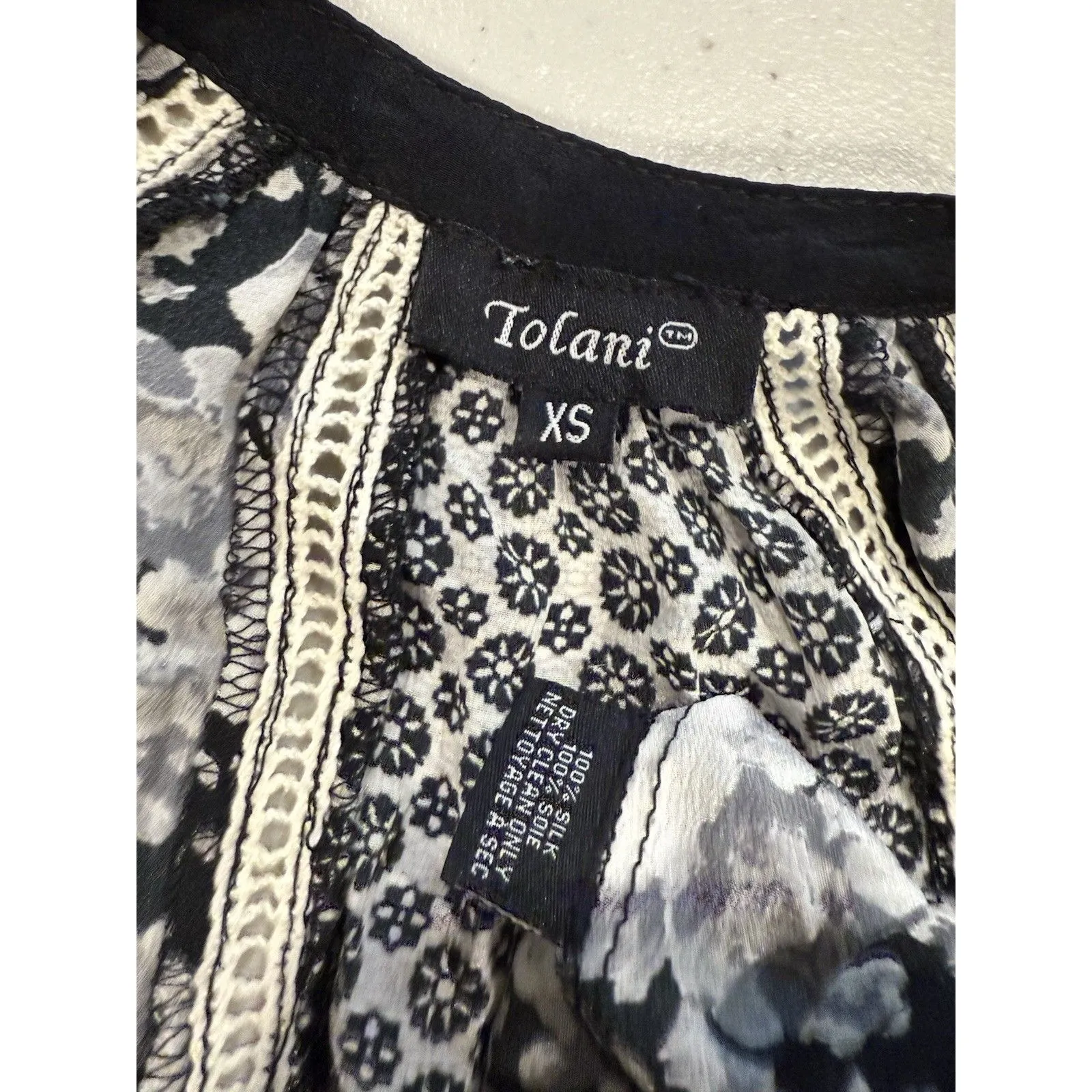 Tolani Tunic Tank Top Women XS Floral 100% Silk Lightweight Resort Travel Casual Black - Image 3