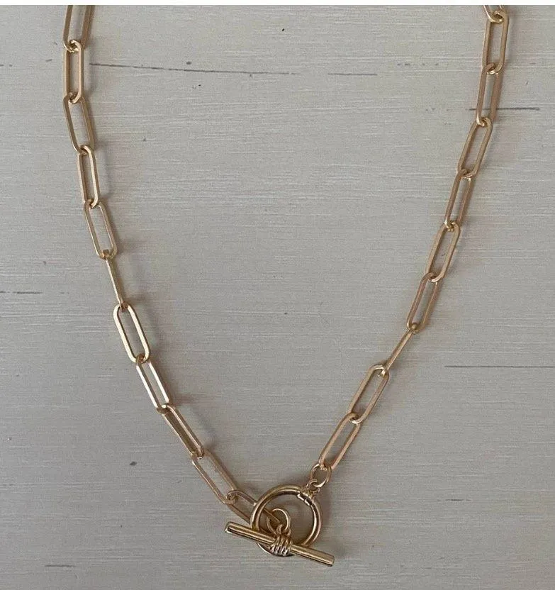 NWOT  gold chain and toggle necklace - Image 2