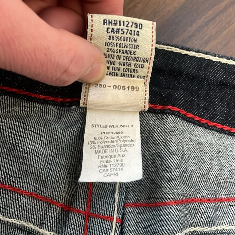 TRUE RELIGION WLHJ58FE2 Americana Chain Dark Rinse Capri Jeans $209 EUC 28 - Image 12