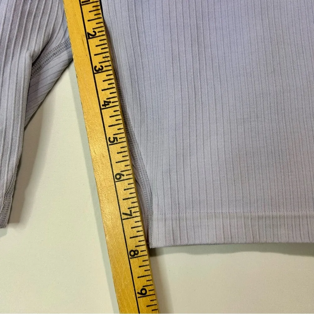 H&M Women’s Seamless Ribbed Biker Shorts Lilac Purple Size Small FLAW - Image 6