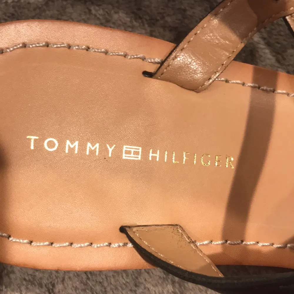 Tommy Hilfiger “TWLIBBY” Thong Sandals - Image 9
