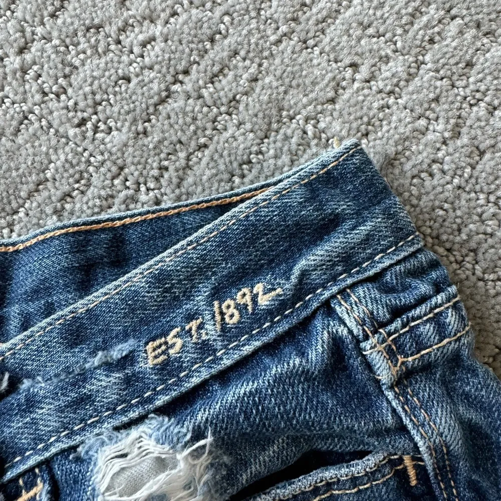 Abercrombie & Fitch Booty Short Denim Shorts with Rip Detailing - Image 4