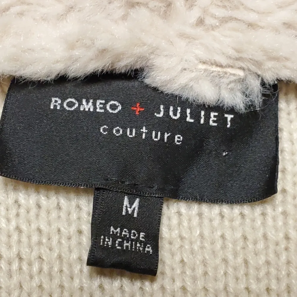 Romeo & Juliet Couture vest size medium - Image 3
