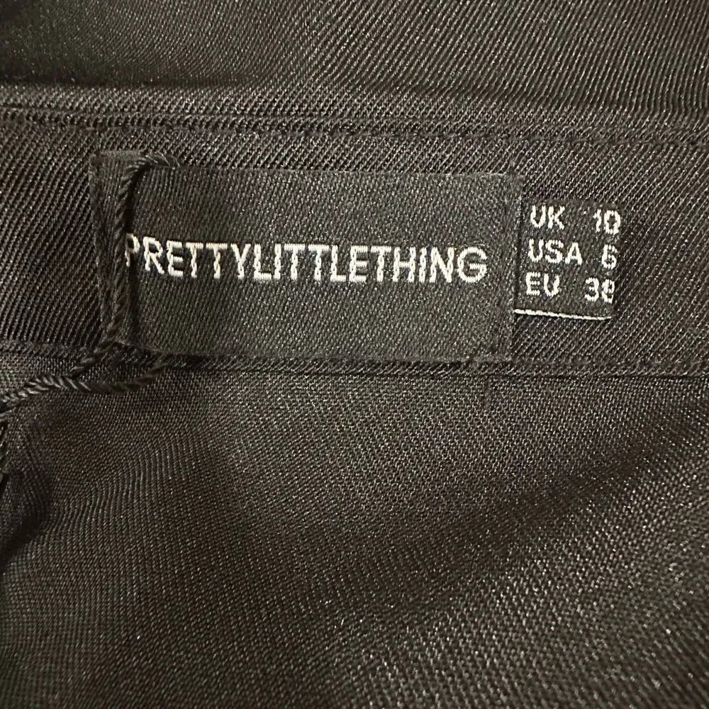 NWT PRETTY LITTLE THING ELEGANT &STYLISH BLACK FRONT LONG SLEEVE CARGO JUMPSUIT - Image 9