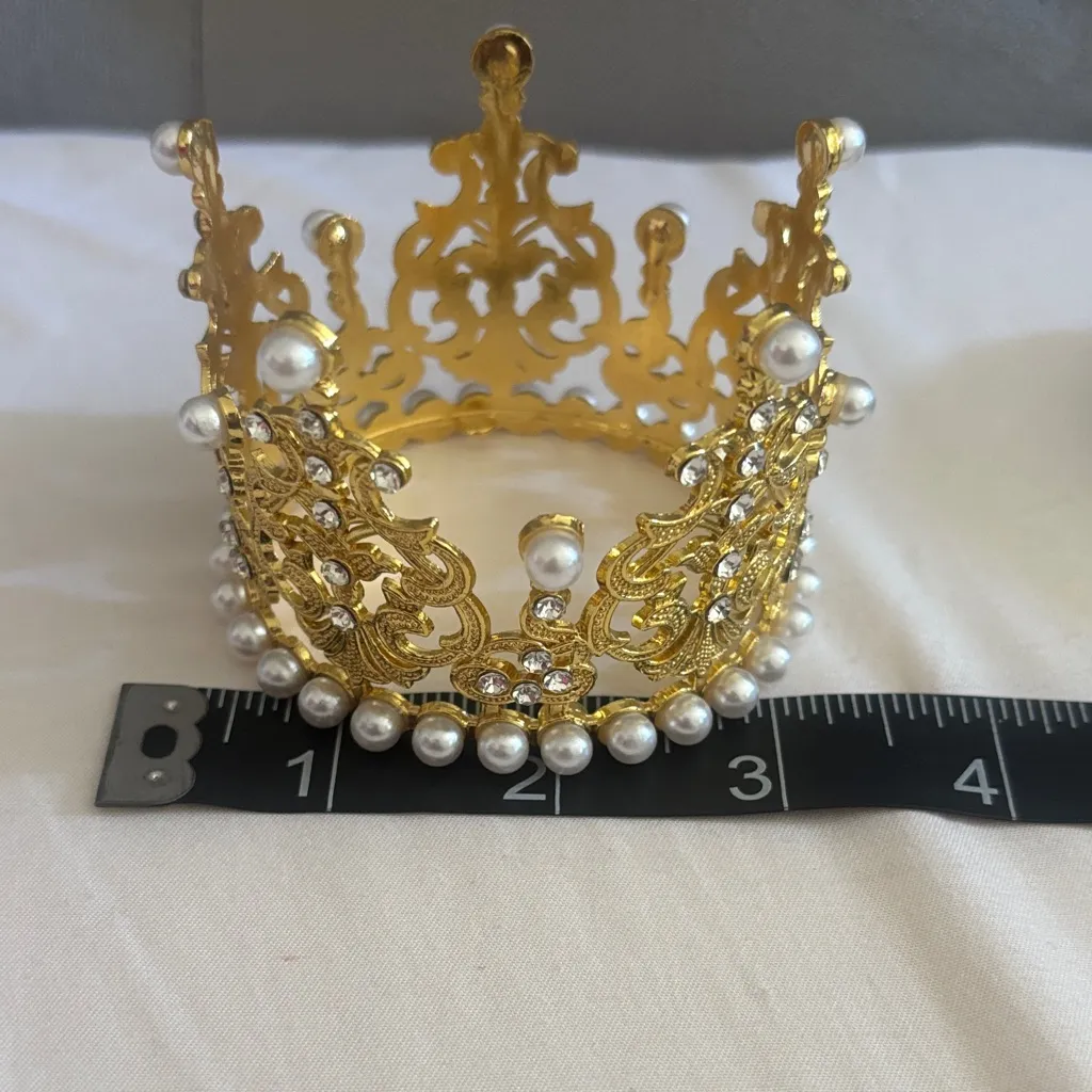 Elegant Gold and Pearl Crown - Image 7