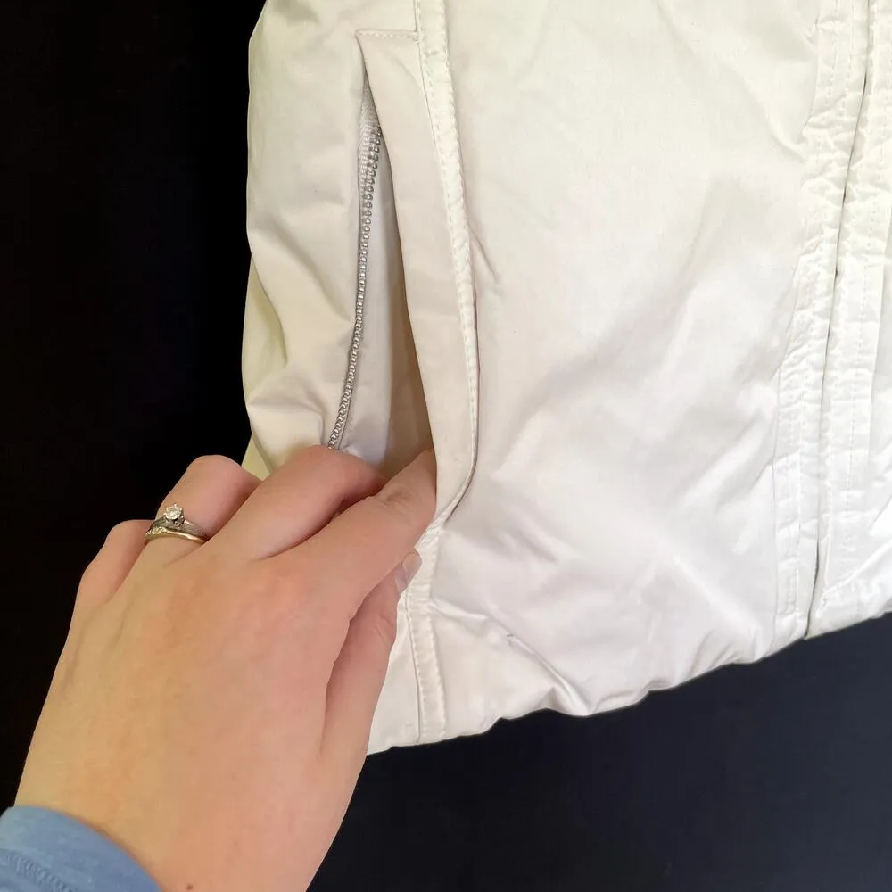 Banana republic white cream puffer vest fur detail women's size S pockets winter - Image 4