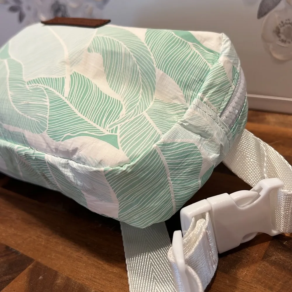 Adventure Hawaii Banana Leaves The OTG White - Image 7