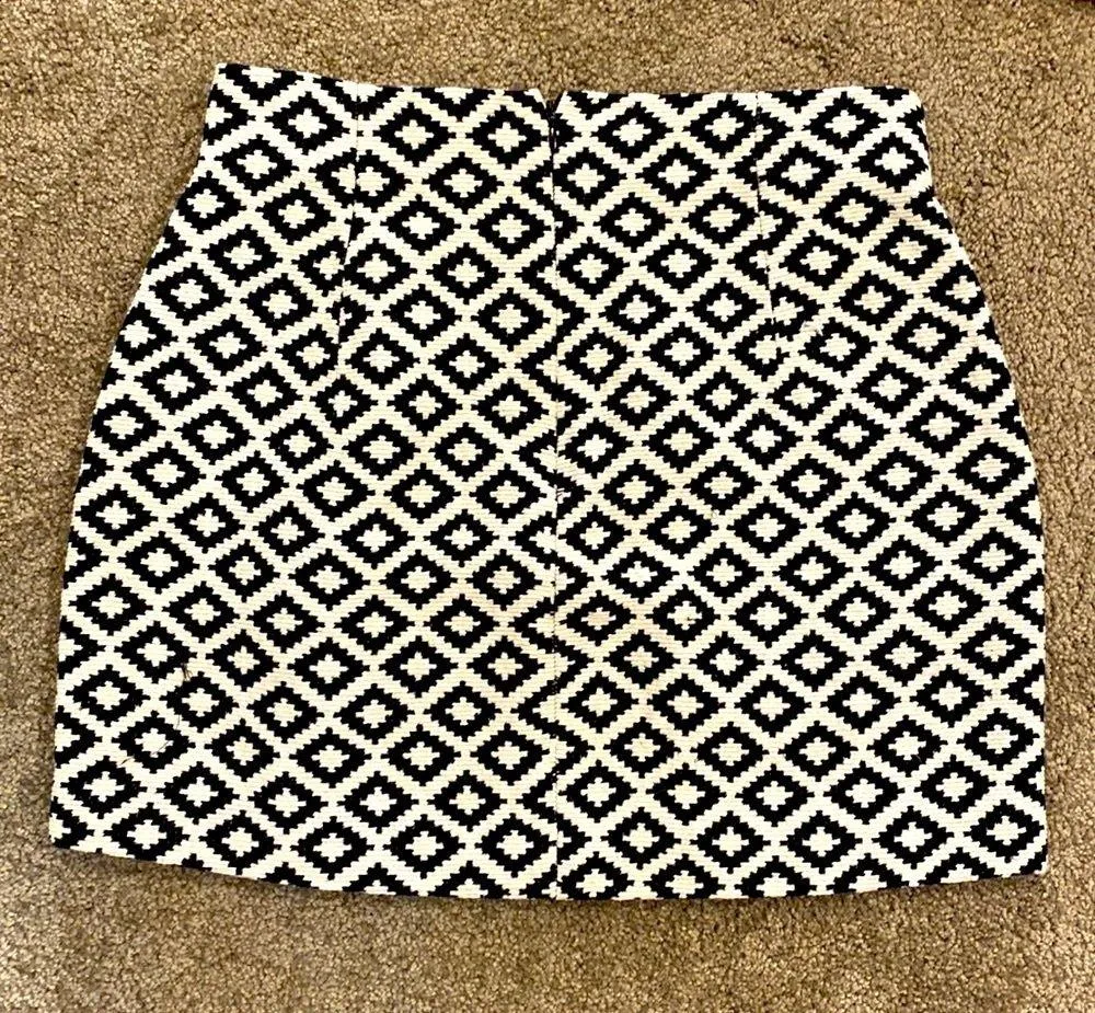 || Black and white print mini skirt - Image 2