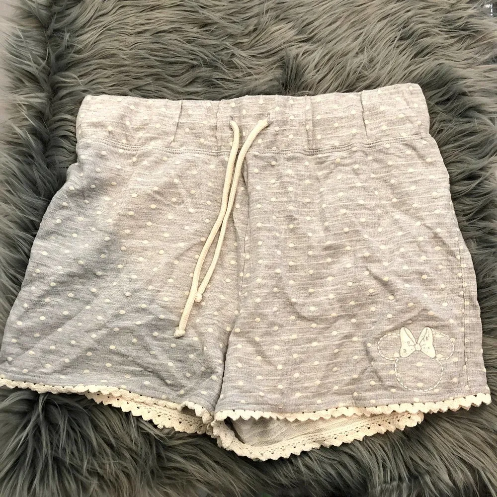 new disney parks gray stripe minnie mouse soft shorts size medium - Image 2