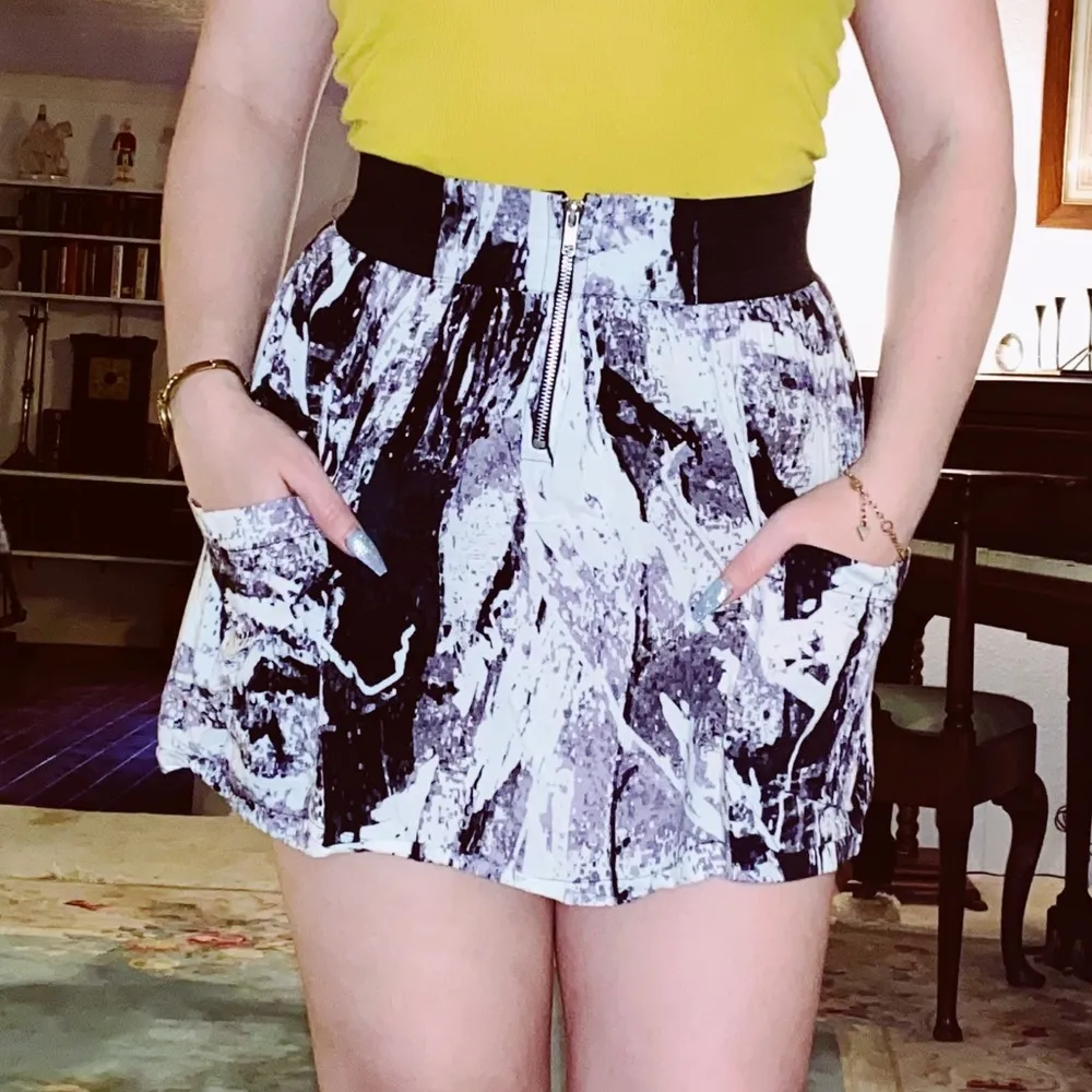 Lily White High waist zip POCKETS modern flowy Mini Skirt - Image 2