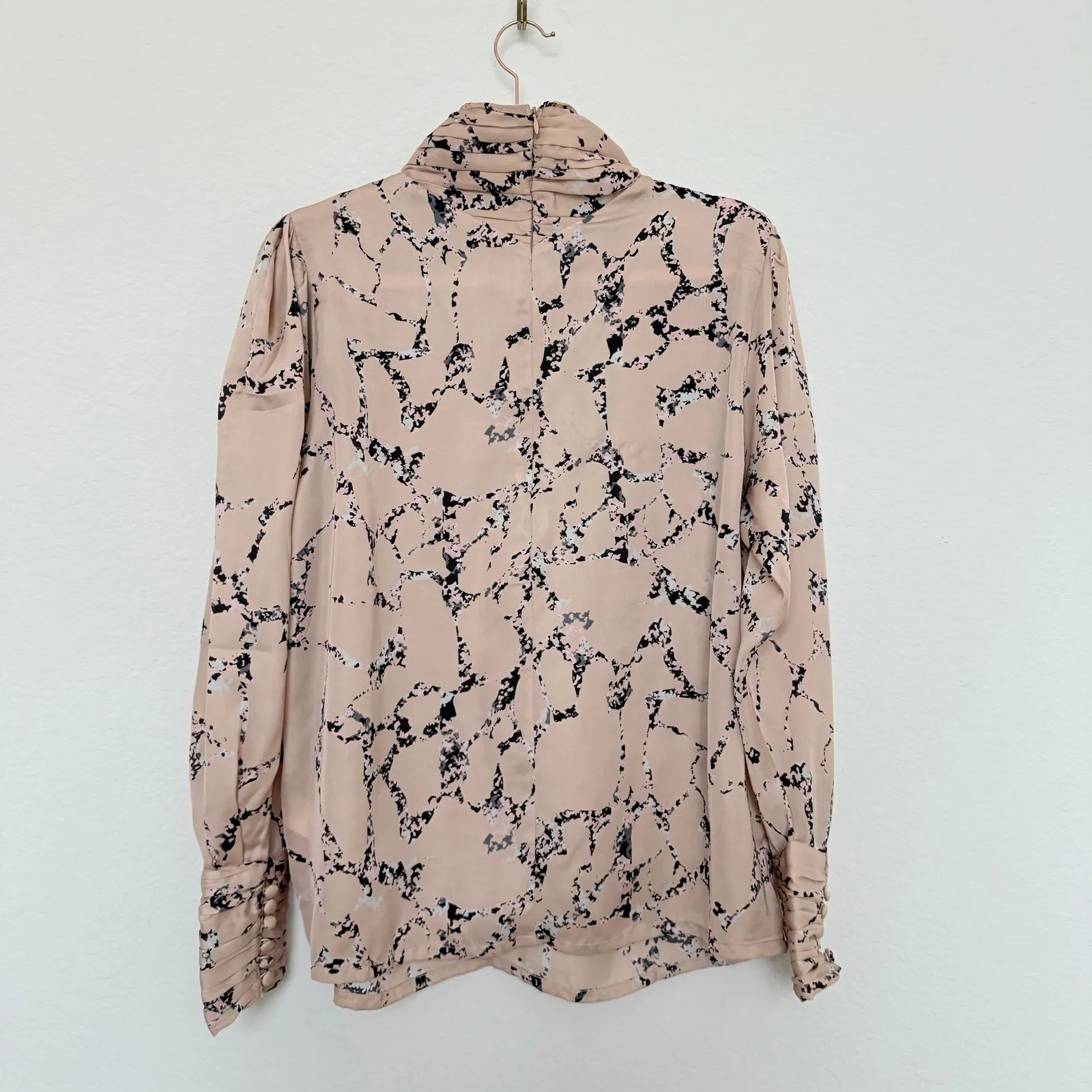 Elan Natalie Mock Neck Blouse in Blush Marble Size Medium‎ - Image 4