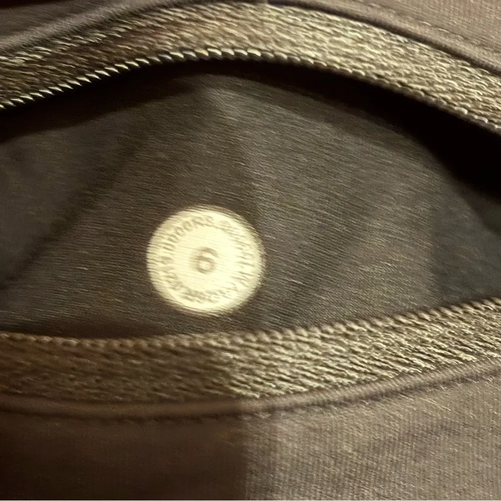 Lululemon size 6 shorts low waist - Image 4