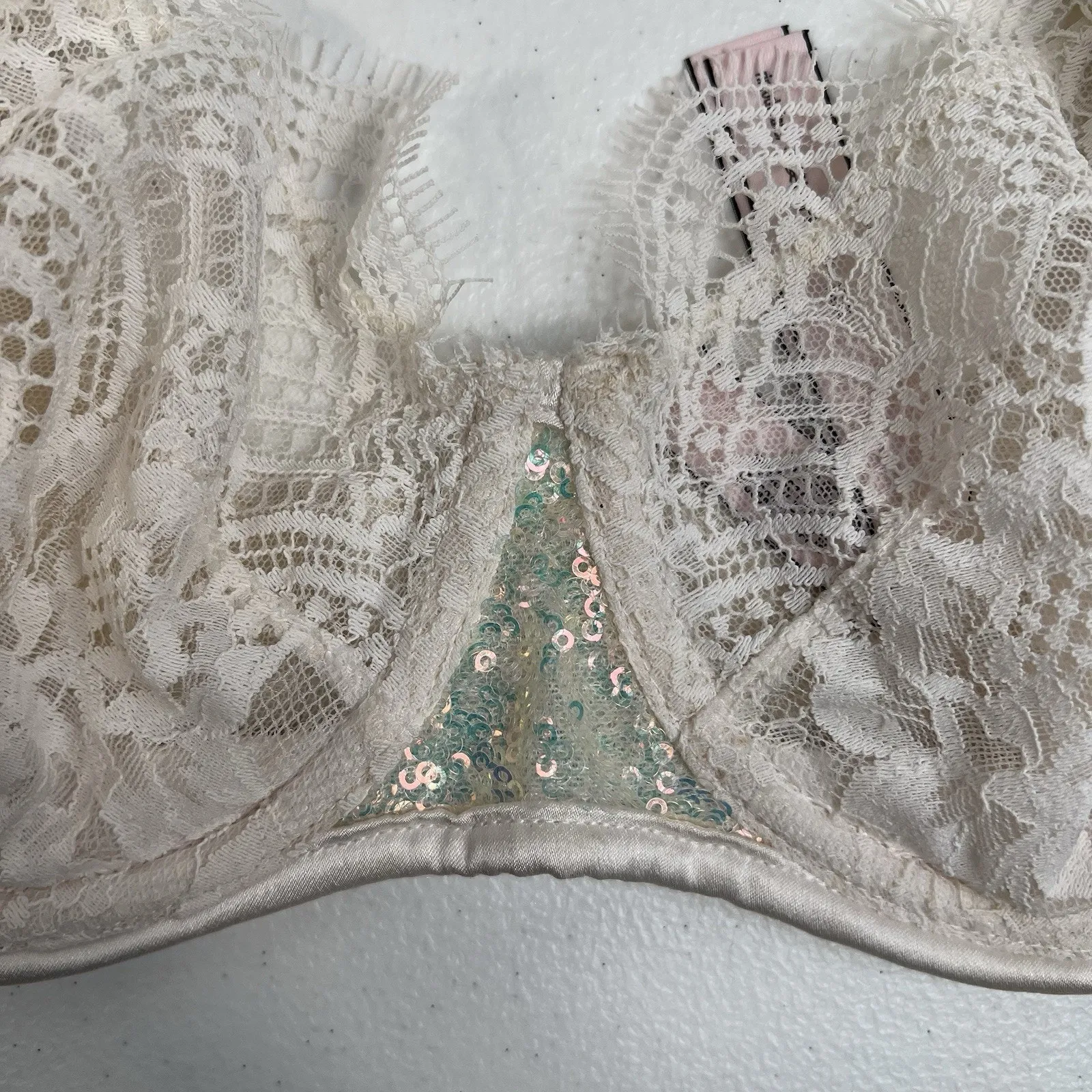 Victoria's Secret 32DD Bra Dream Angels Demi Push Up Without Padding Underwire - Image 3