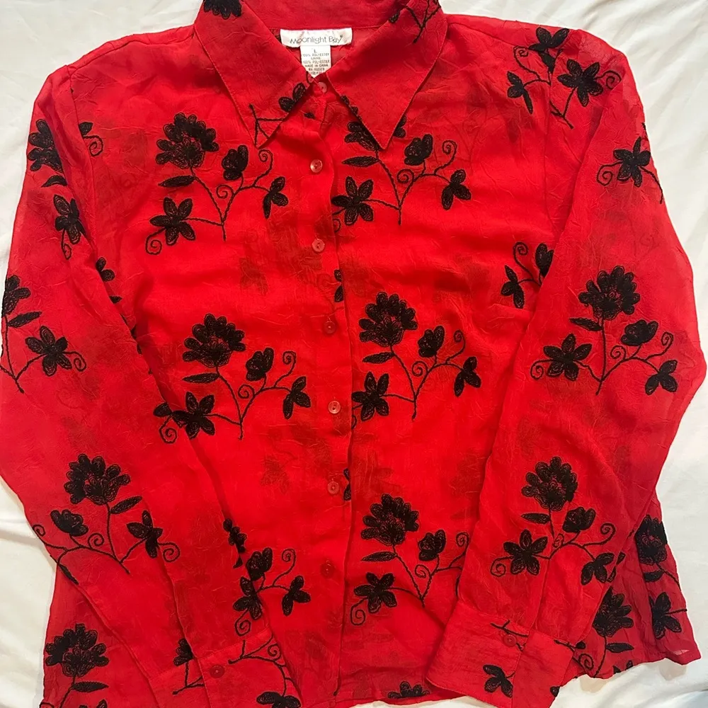 Moonlight Bay Red Sheer Floral Notched Collared Button Up Blouse Size L - Image 9