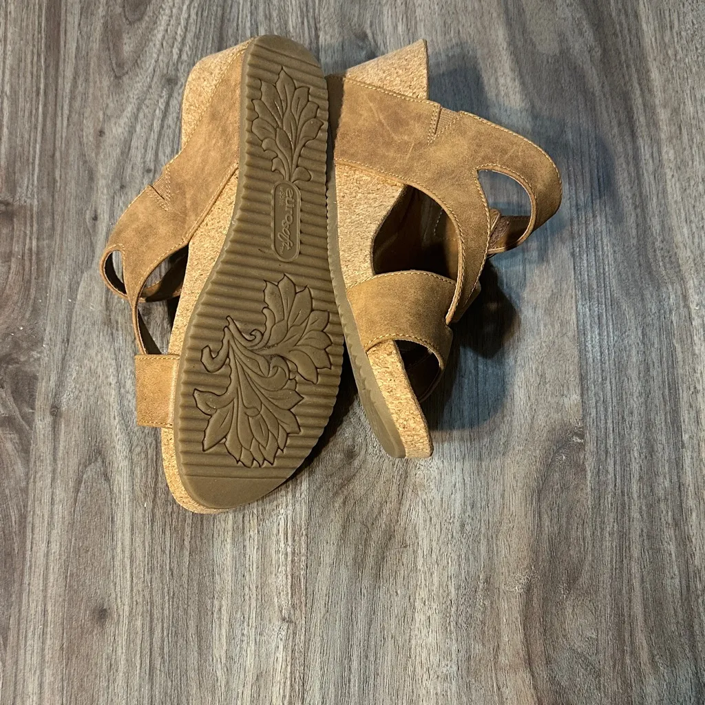 Eurosoft Women's Tan Sandals Size 10 - Image 7