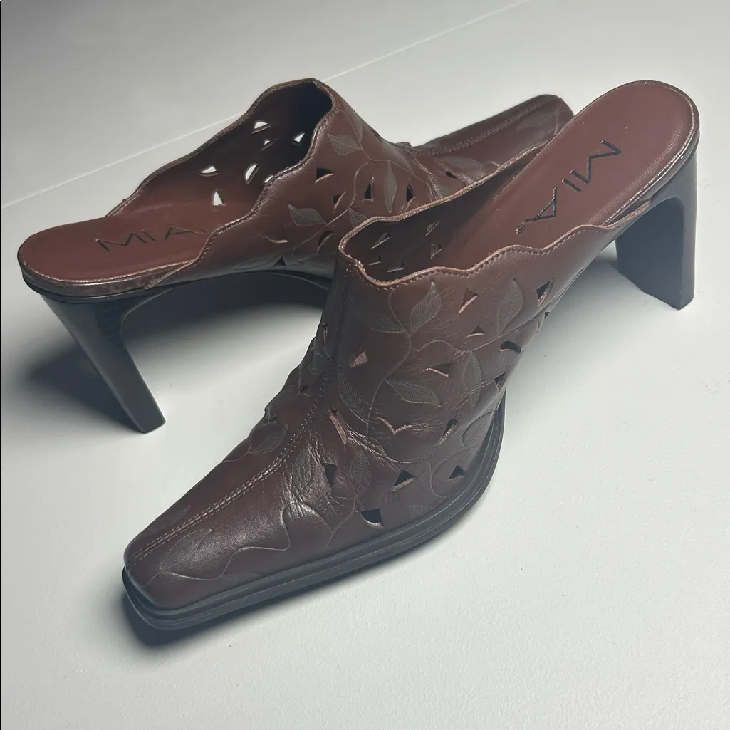 MIA Western Mules Women's Size 8 MIA Brown Leather Leaf Cut Out Slip On Heel - Image 2