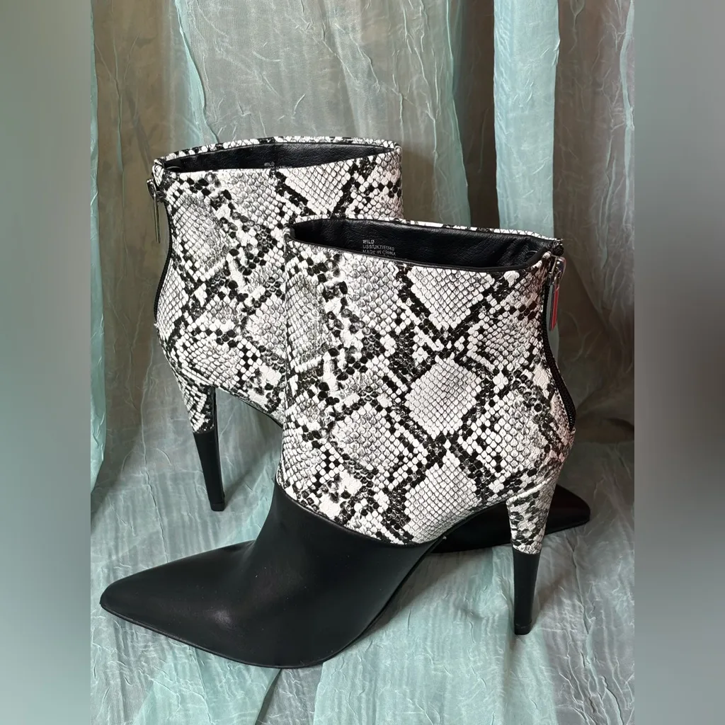 Wild Snakeskin Patterned Shoes NWOT Black Size 9 - Image 6