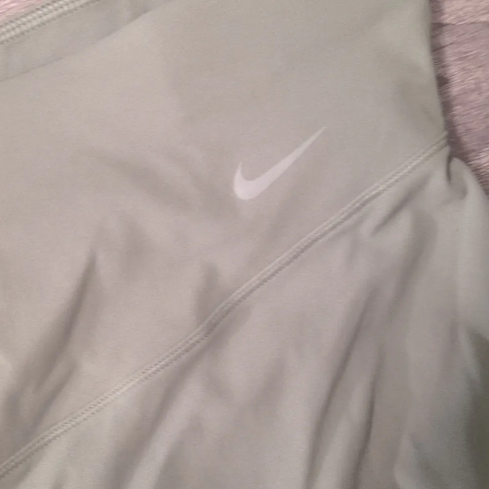 Nike green zenvy cropped leggings size 2X - Image 2