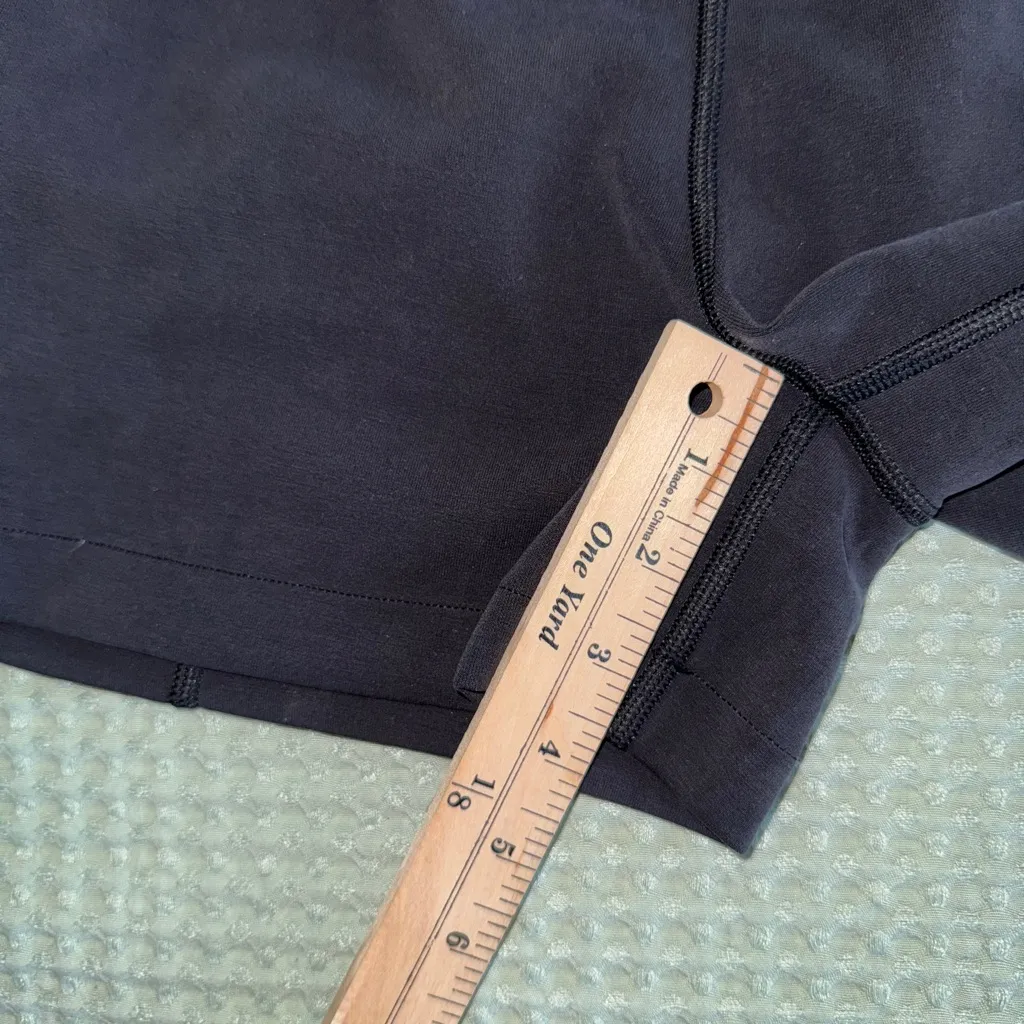 Lululemon softstreme shorts 4” Size 4 black - Image 4