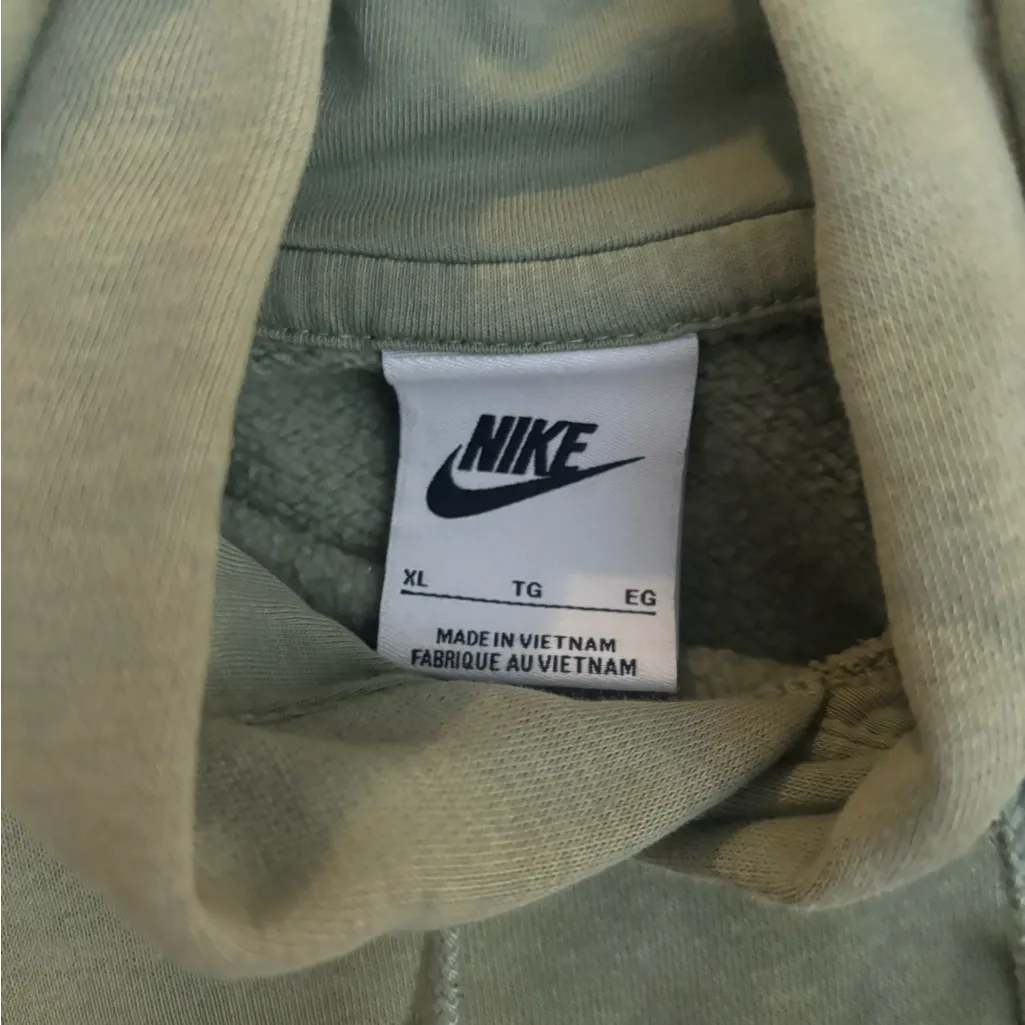 Nike Men's Sage Green Pullover Hoodie - Image 3