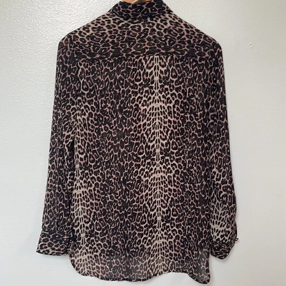 Ali & Kris leopard print blouse.  Size Small. - Image 2