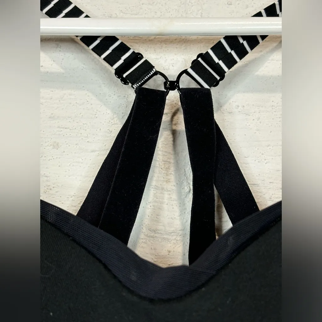 Brooks Sportswear Woman’s Black & White Running Bra Size 34C - Image 2