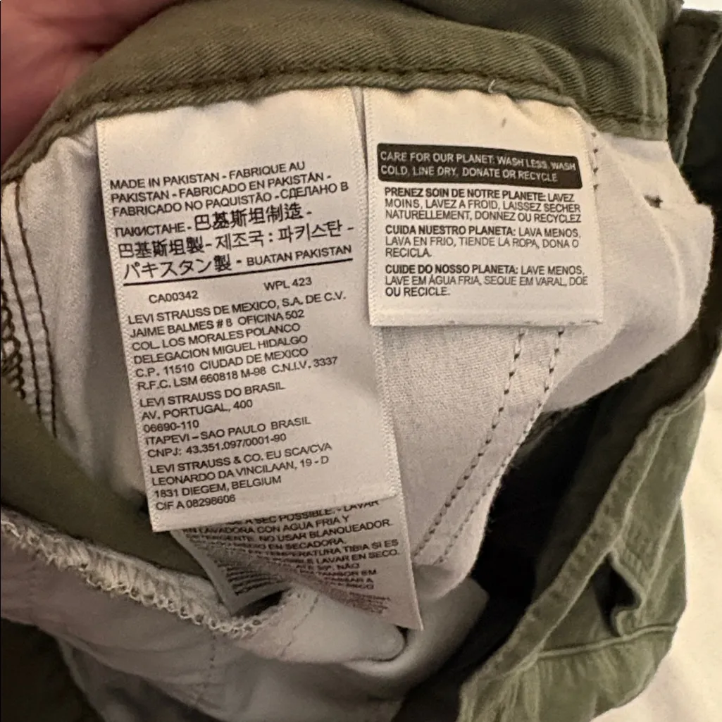 Women’s Levi’s olive green shorts size 30 - Image 6