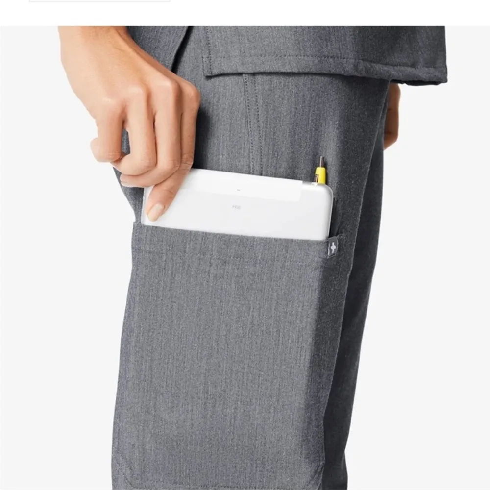 NWT Figs Kade cargo scrub pants graphite grey XXL - Image 2