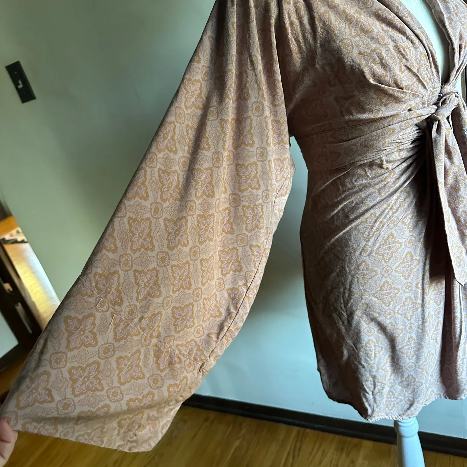 JEN'S PIRATE BOOTY Contessa Mini Dress Bell Sleeve Wrap Kimono Pink Extra Small - Image 4