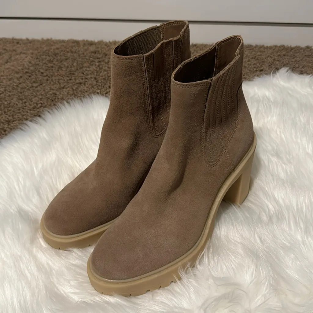 NWOB Dolce Vita Caster H2O Booties Suede 9.5, chunky waterproof mushroom Tan - Image 2