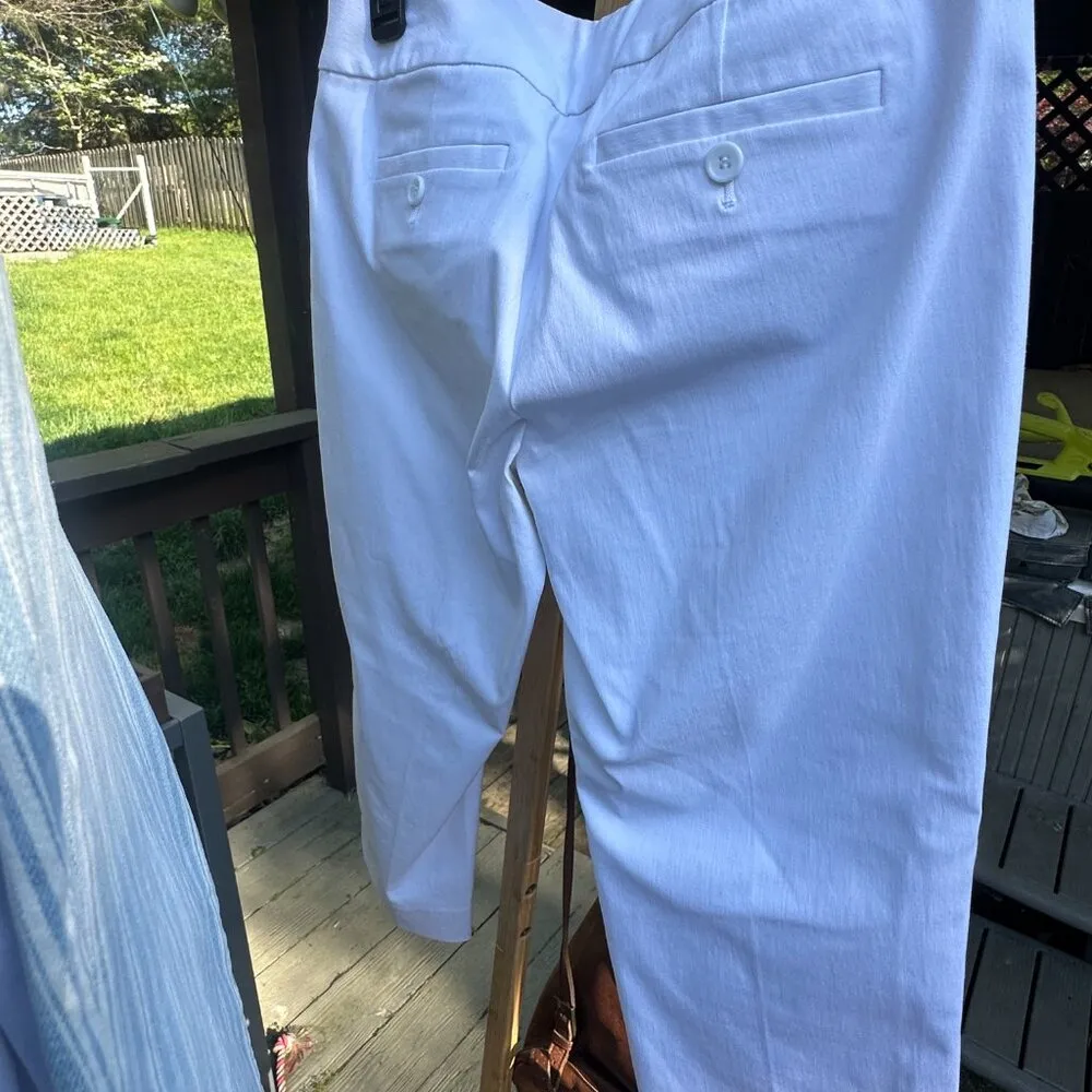 M Size 6 Limited White Capris - Image 2