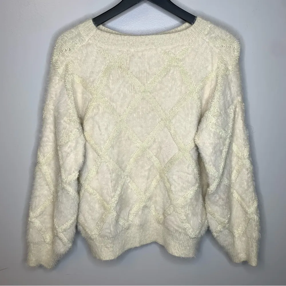 Mod On Trend  Fuzzy Off White Long Sleeve Sweater Size M - Image 2