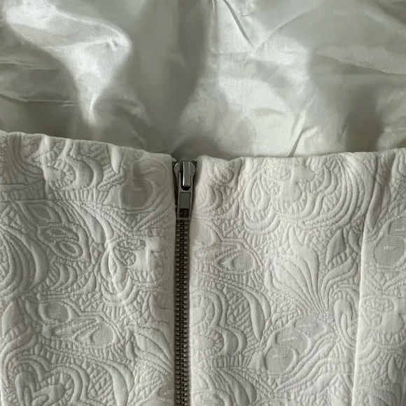 Forever 21 Creamy White Damask‎ Strapless Romper Size Large - Image 4