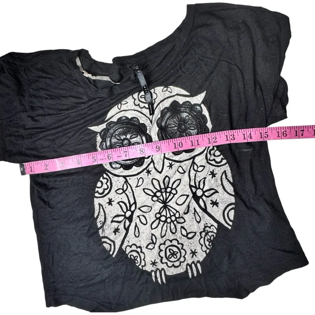 The Classic Women's Black and White Owl Graphic Short Sleeve Tee Sz XS - Image 3