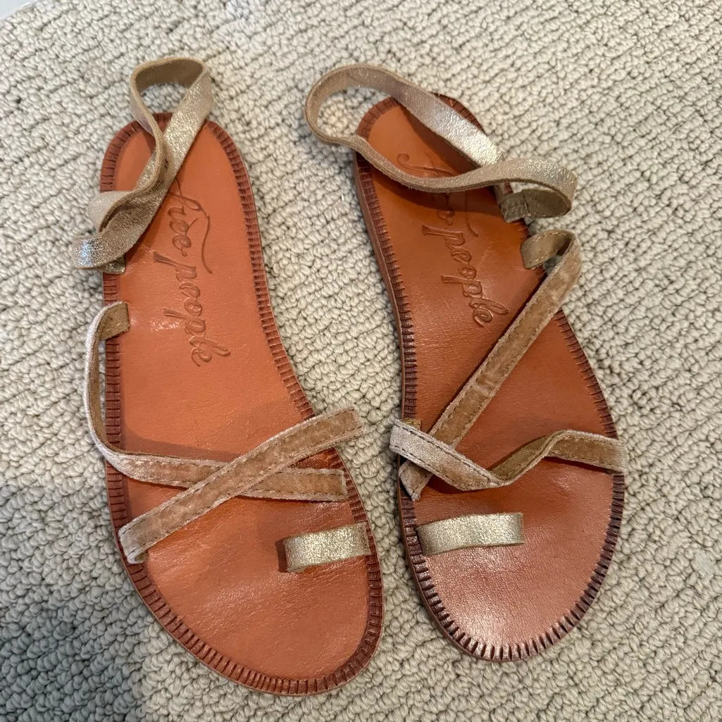 FREE PEOPLE Isle of Capri‎ in Leather and Velvet Straps size 38 - Image 3