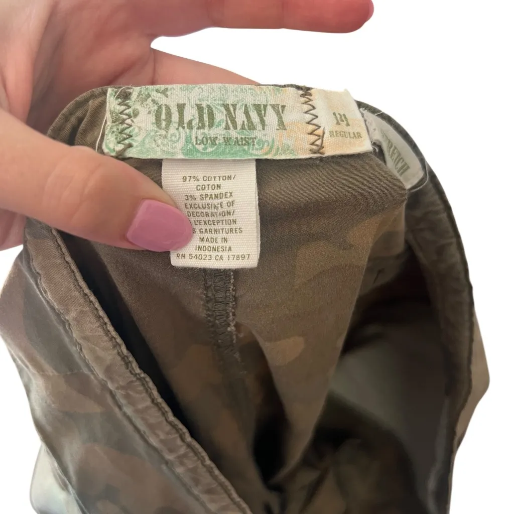 Vintage Y2K Old Navy Mid-Rise Camo Cargo Pants Size 14 - Image 6