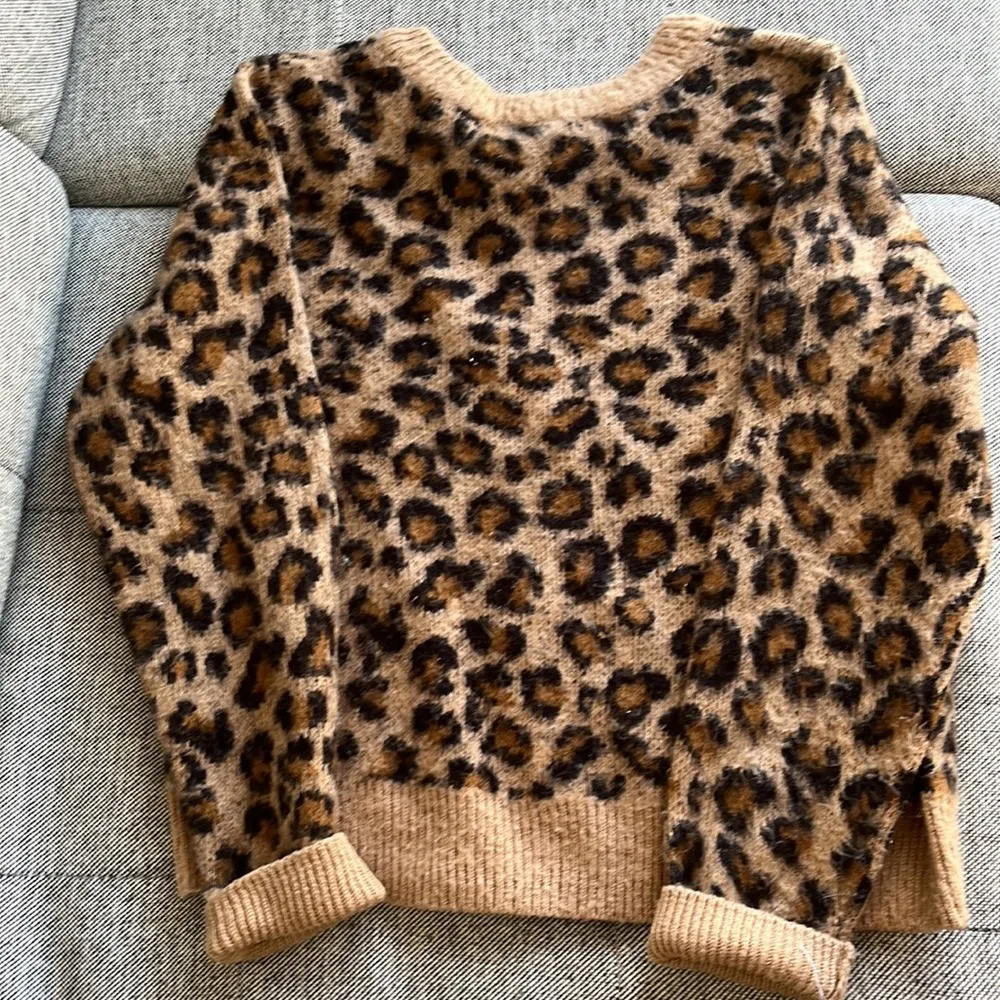 Divided Cheetah print crew neck sweater - Image 4