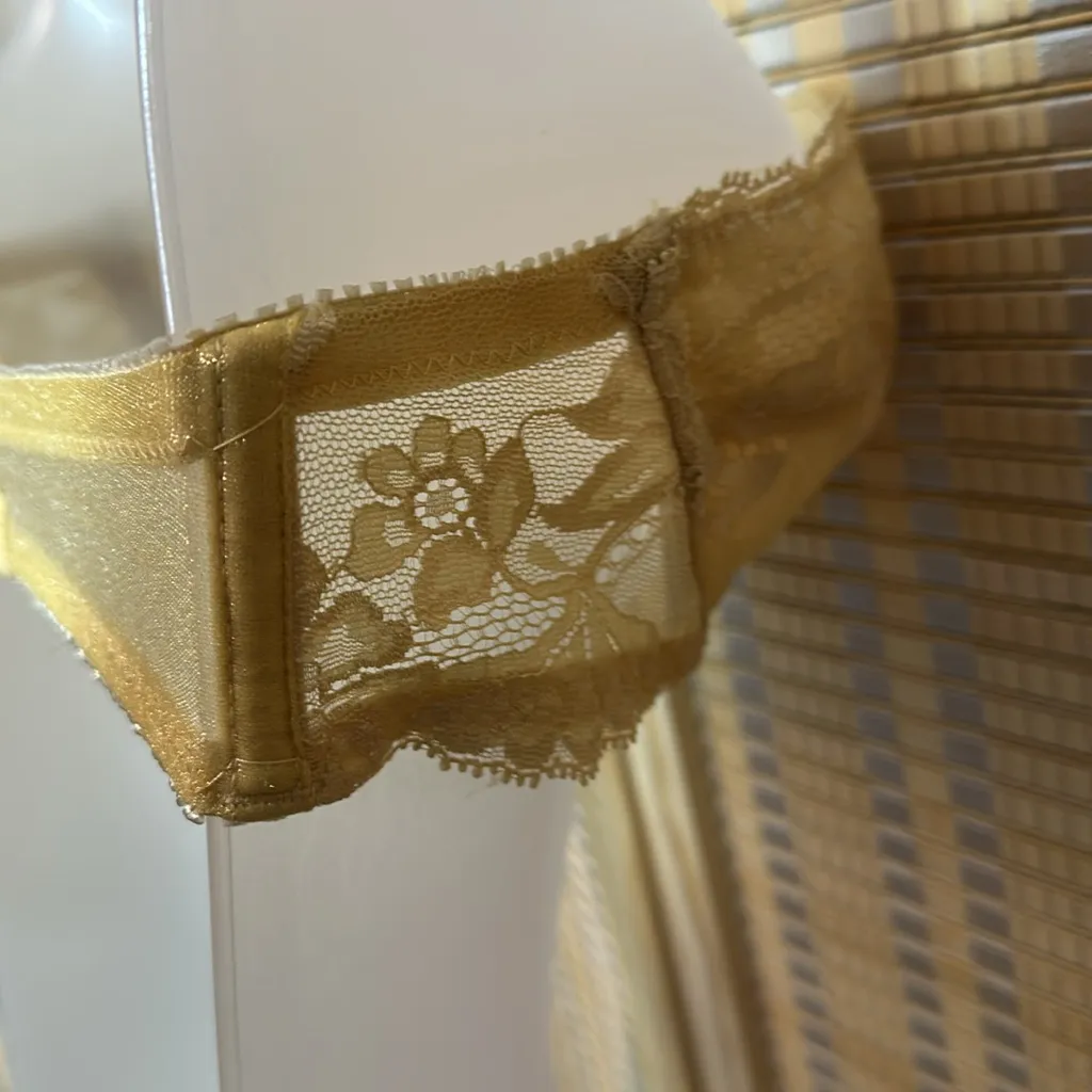 Victoria’s Secret 1970s/1980s Lightly Padded Cream Underwire Strapless Bra 34B - Image 9