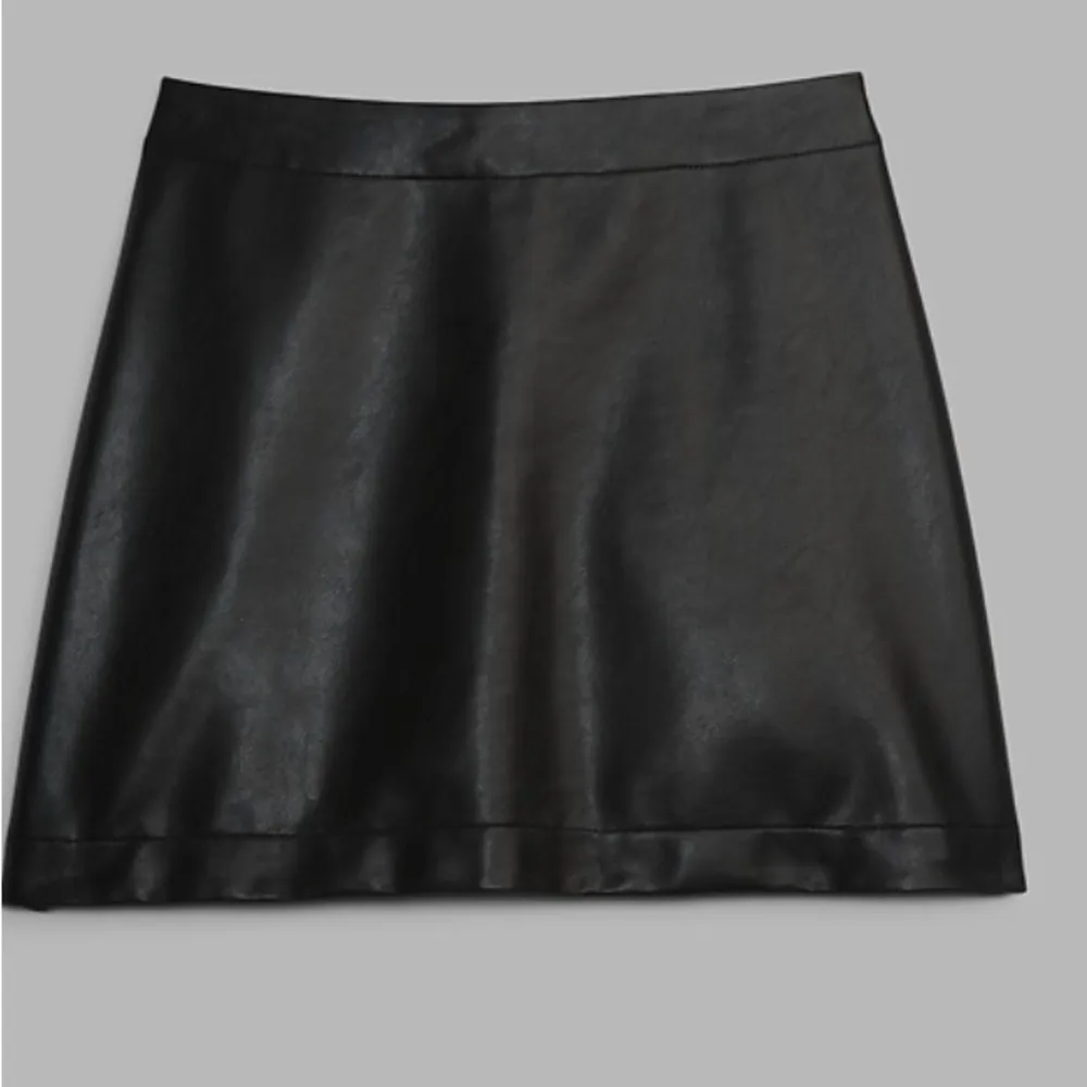 New with tags GAP Black Pencil Mini Skirt Night Out - Image 2
