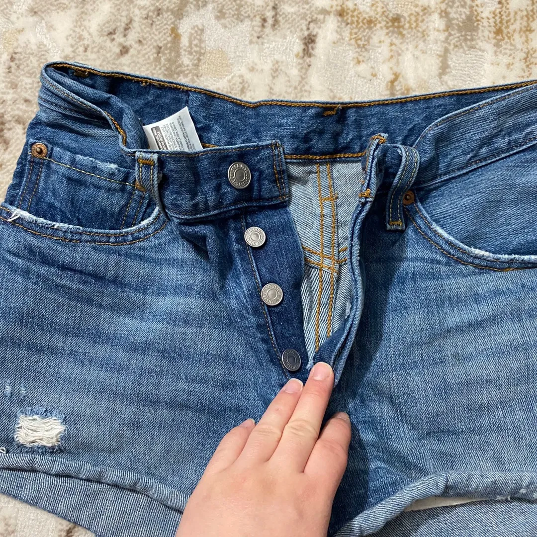 Levi’s  Women’s 501 Shorts - Image 4