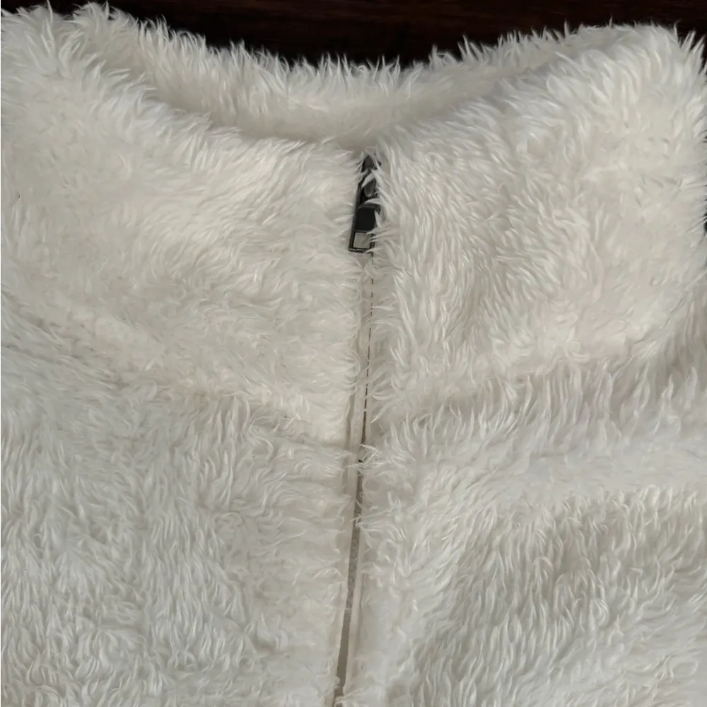 Fuzzy White Zip Up Vest - Image 5