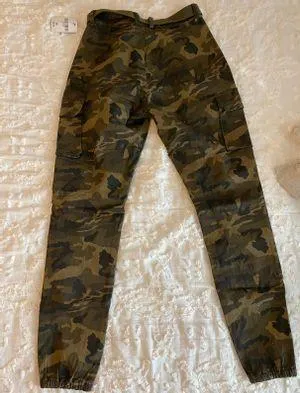 Forever 21 Camo Cargo Pants - Image 3