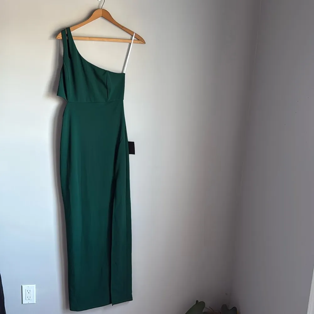 NEW Lulus Simply Beautiful Dark Green One-Shoulder Cutout Maxi Dress Medium - Image 2