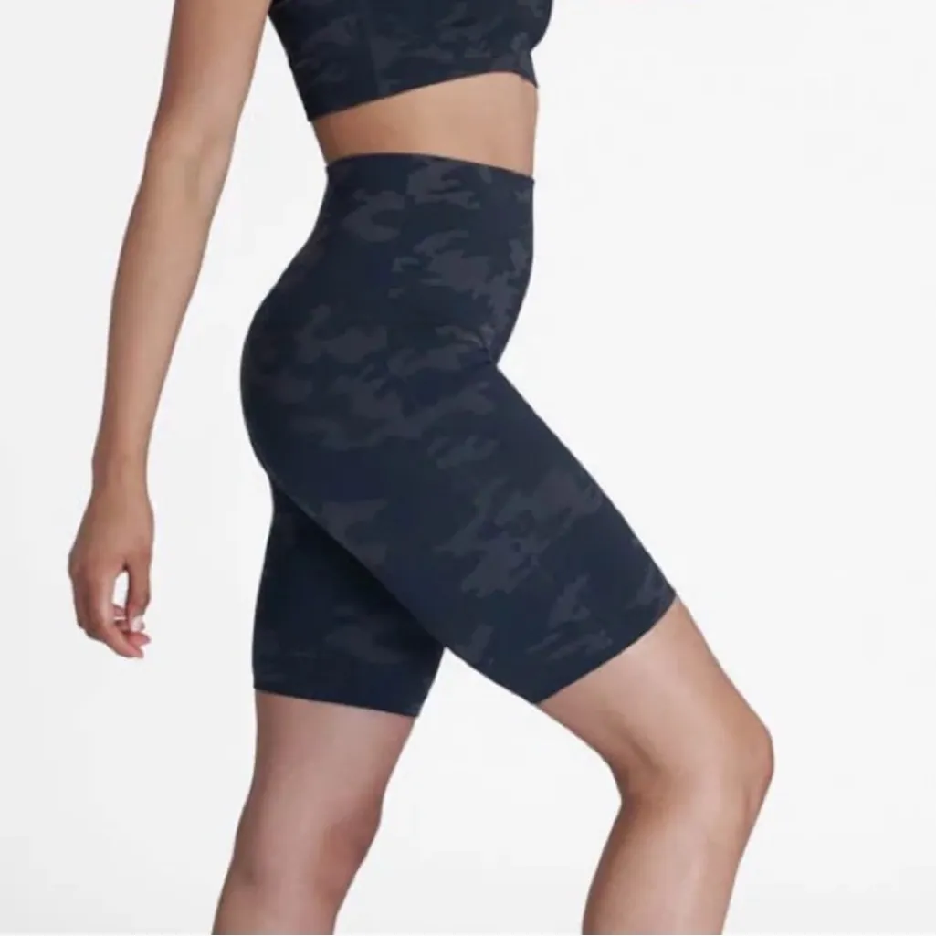 Spanx Look At Me Now Biker Shorts Black Camo High Waisted Sculpting Shaping XL - Image 5