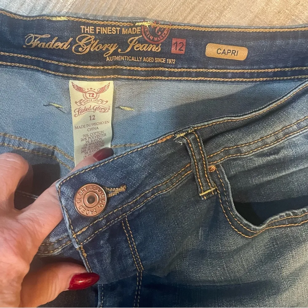 Faded Glory Capris Size 12 - Image 2