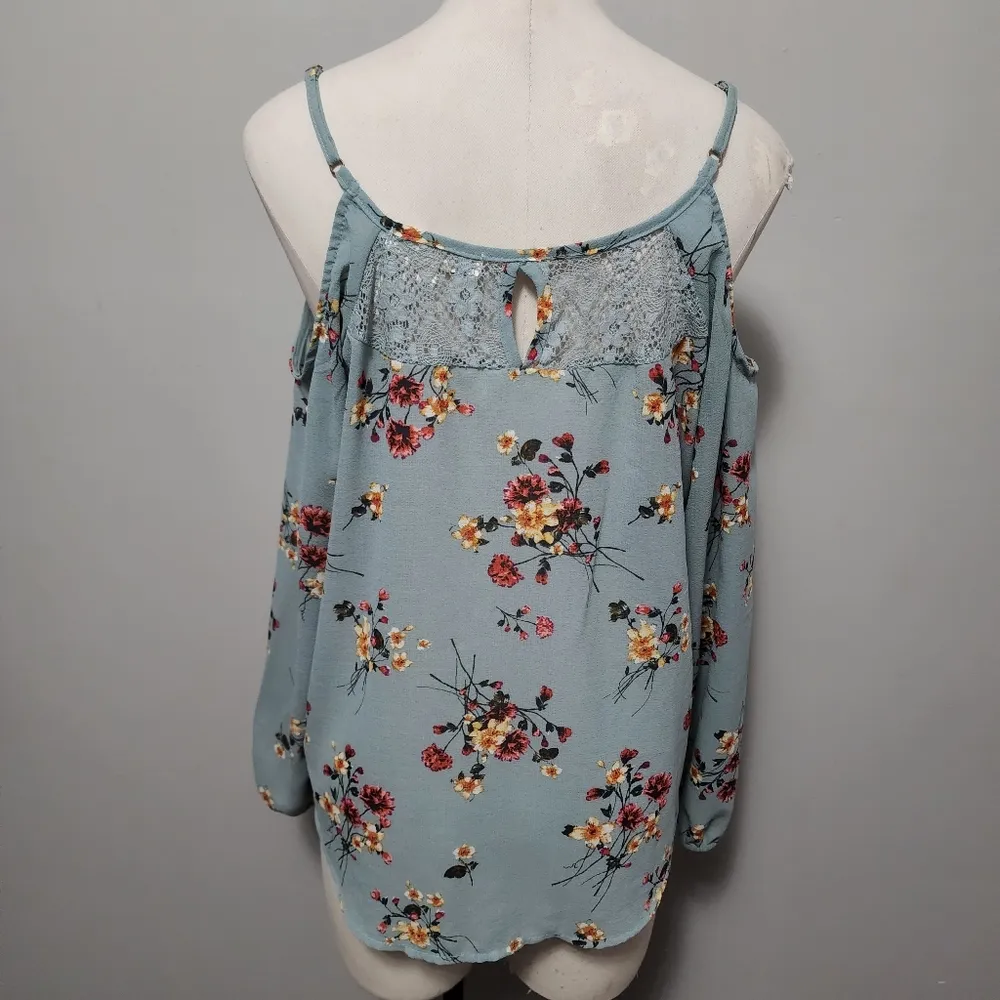 Rewind  dusty blue floral cold shoulder blouse size medium - Image 7
