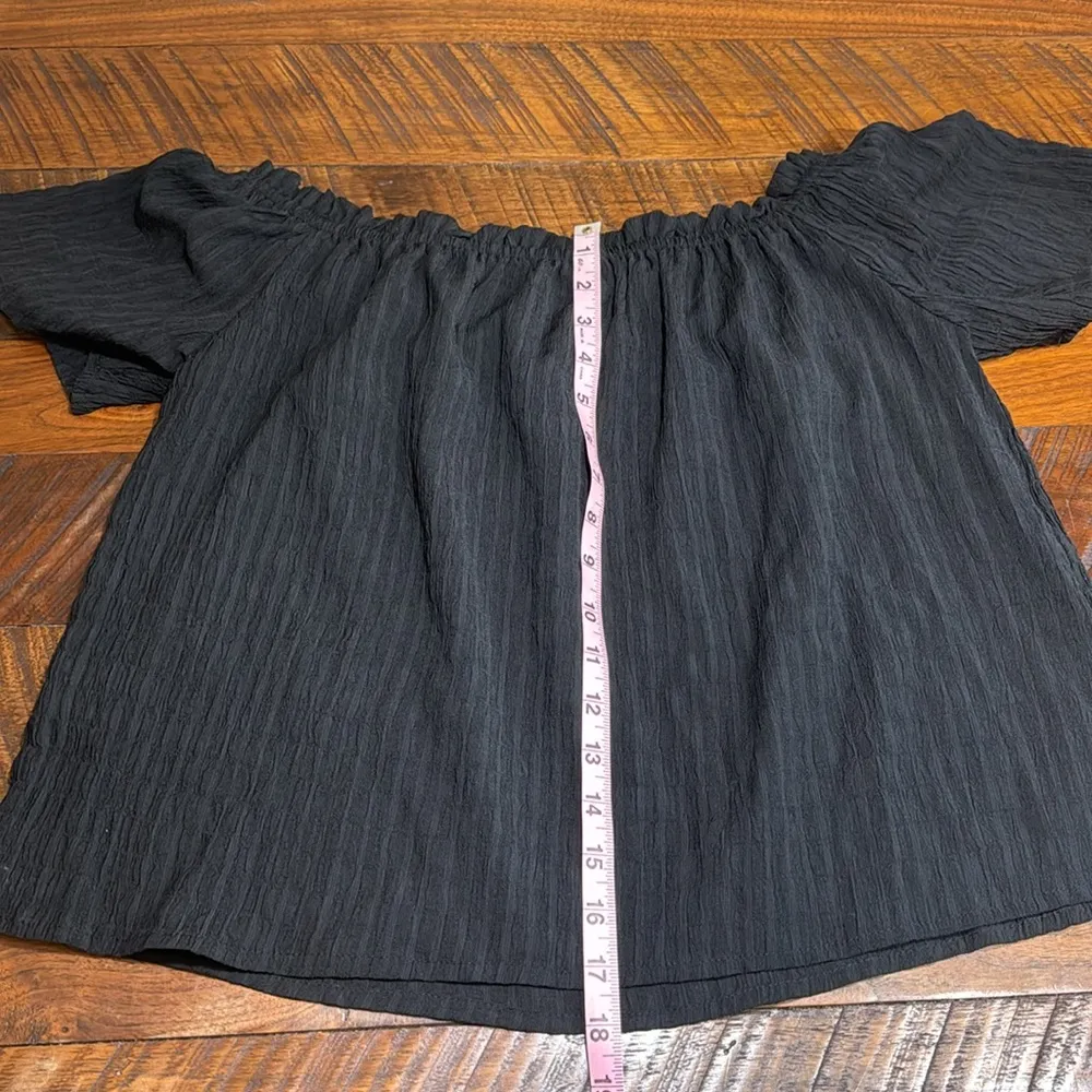 Boutique Textured Off Shoulder Top with Shorts Elodie Set Black Size L - Image 8