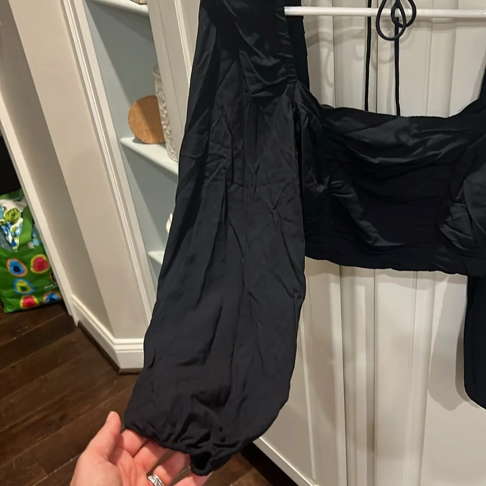 Urban Outfitters Black Puff Sleeve Ruched Crop Top - Image 3