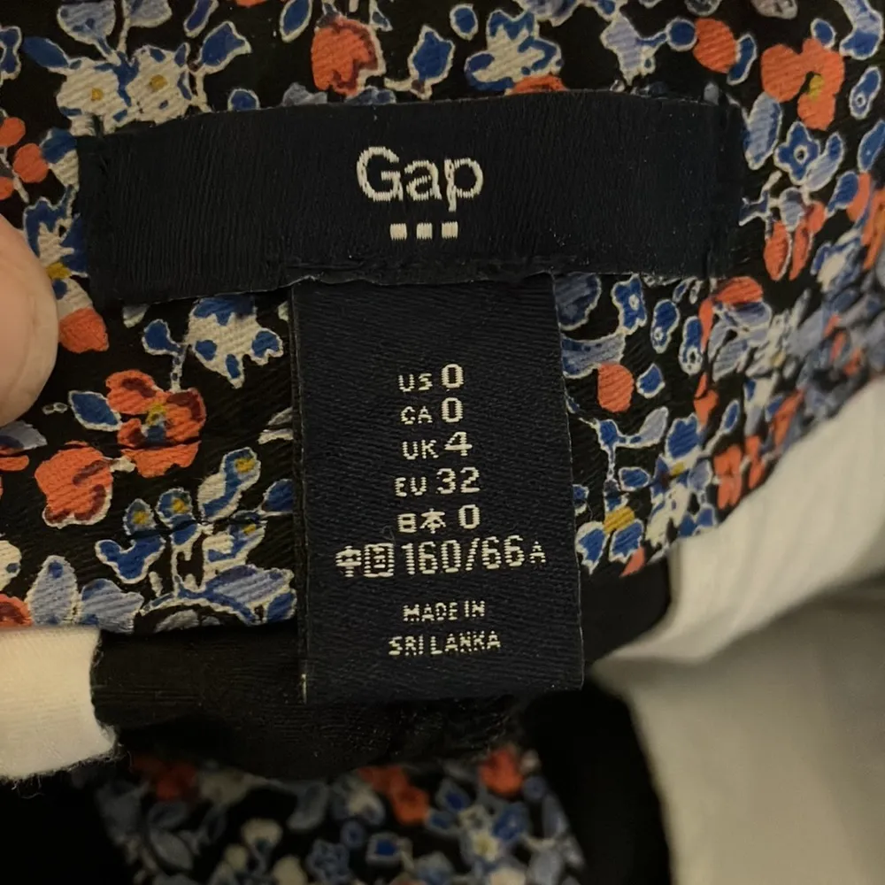 Gap Floral Shorts, Size 0 - Image 6